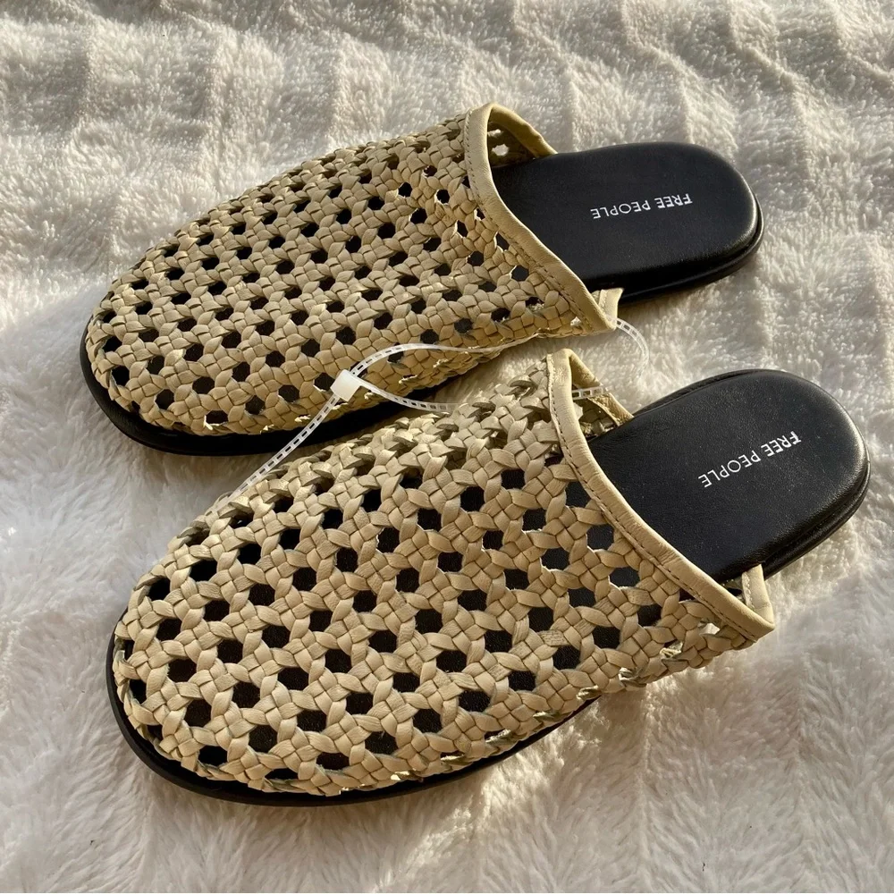 Free People Freya Flats/mule/Sandals/Leather/ Size: 8 NWT